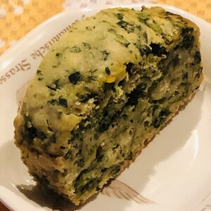 混ぜて焼くだけ☆小松菜ケーキ